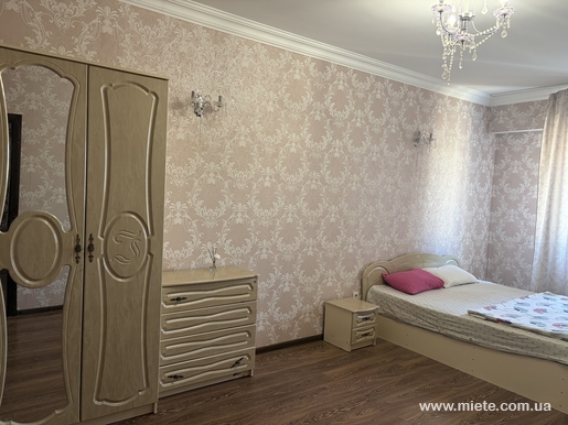 Квартира посуточно по ул. Академика Глушкова, 36 (Киев)