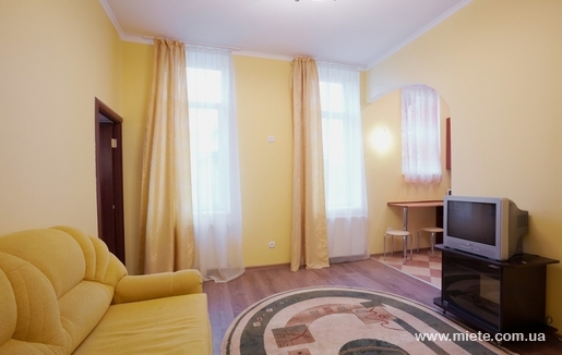 Квартира подобово по вул. Князя Романа, 26 (Львів)