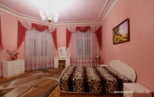 Квартира посуточно по ул. Поповича, 2 (Львов)