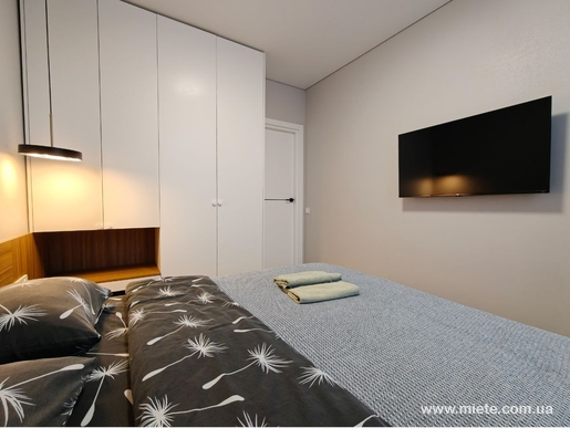 Квартира посуточно по ул. Евгения Чикаленко, 1 (Днепр)