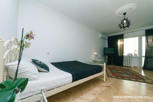 Квартира подобово по вул. Жилянська, 72 (Київ)