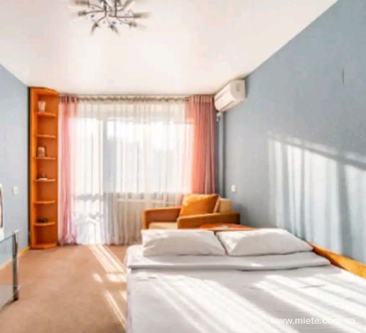 Квартира посуточно по ул. Костянтиновская, 45 (Киев)