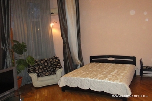 Квартира посуточно по ул. Льва Толстого, 28 (Одесса)
