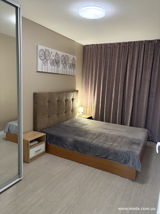 Квартира посуточно по ул. Академика Стражеско, 3 (Киев)