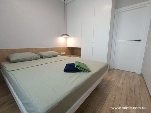 Квартира посуточно по ул. Евгения Чикаленко, 1 (Днепр)