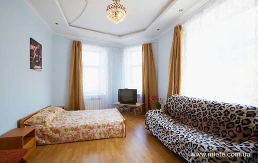Квартира посуточно по ул. Академика Люлькы, 5 (Львов)