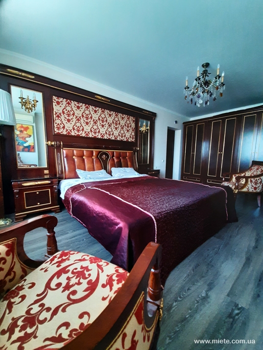 Квартира посуточно по ул. Мишуги, 12 (Киев)