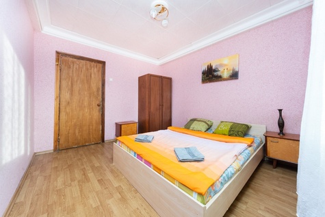 Двушка возле метро Левобережная (Киев)