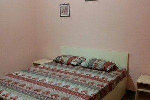 2-комнатная с балконом возле ТРЦ Никольский