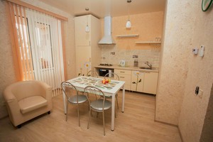 Подобово 2-кімнатна квартира для 4-х гостей в центрі Чернігова