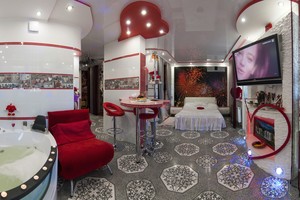 Романтичная VIP студия с джакузи в Деснянском районе на Троещине