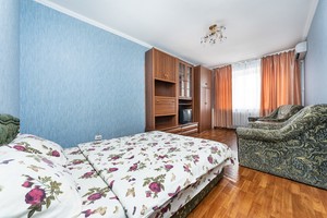 1 кімнатна квартира в Печерському районі метро Дружби народів