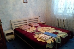 Посуточно двухкомнатная квартира в центре Хмельницкого
