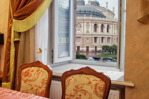 Ексклюзивні апартаменти з видом на Оперний