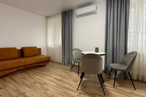 Затишна двокімнатна квартира біля набережної річки Уж