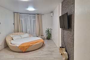 Апартаменты в Аркадии, первая линия моря, парковка