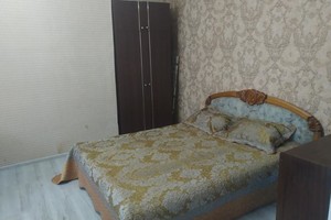 Уютная квартира возле метро Черниговская