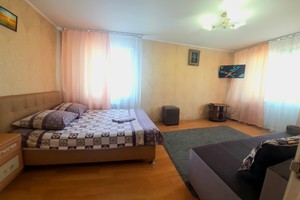 Сдам посуточно 1-комнатную квартиру в районе Круга, возле ЖД вокзала