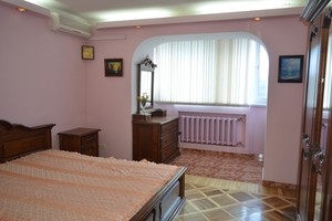 Трехкомнатная квартира на Фрунзе с Евро ремонтом