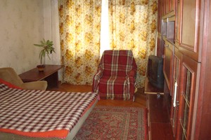 Сдам посуточно 1к квартиру на Троещине