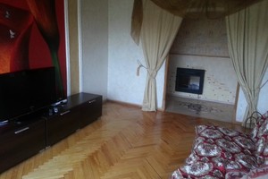3-х кімнатна квартира біля метро "Університет"