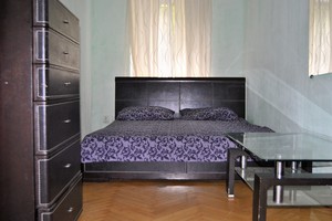 2 кімнатна біля метро Дружби народів, Печерськ