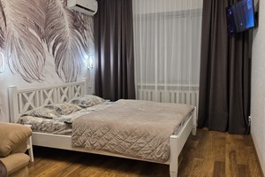 Посуточно и почасово 1-комнатная квартира в центре Чернигова