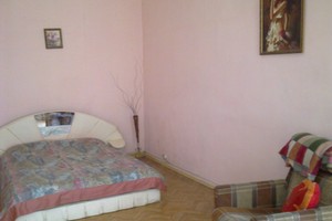 Трехкомнатная квартира эконом-класса в центре Одессы