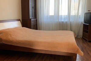 2-комнатная возле метро Печерская