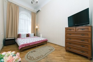 2-кімнатна квартира подобово біля станції метро Майдан Незалежності