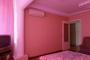 Однокімнатна квартира у метро Героїв Дніпра