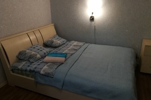 Посуточно 1к квартира возле метро Дорогожичи, Сырец