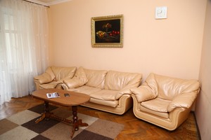 Трехкомнатная квартира посуточно с джакузи в центре Киева
