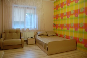 Уютная квартира возле метро Метростроителей