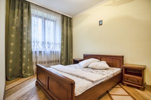 Двухкомнатная квартира с ремонтом в центре Львова