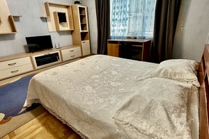 Двухкомнатная квартира возле метро Святошино