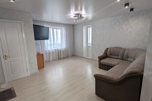 Двухкомнатная квартира в центре на Холодногорской площади