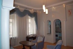 Квартира в гарному місці центру міста, Лук'янівка, Майдан