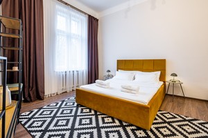 Двухкомнатная просторная квартира в центре города