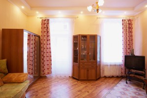 Квартира в центрі, 2 хв. до пл. Ринок