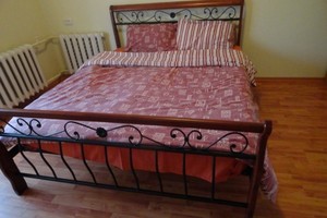 Посуточно 2-х ком.Метро Дарница, ул.Строителей 35