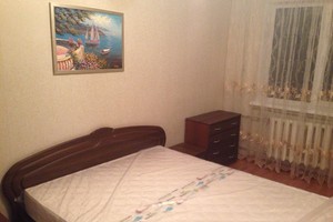 Двокімнатна квартира подобово в Луганську