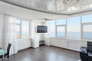 Апартаменты в Аркадии у моря, панорамные окна с видом на море