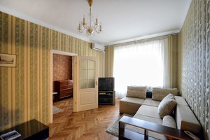 Трехкомнатная квартира возле Бессарабского рынка
